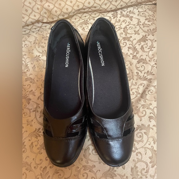 Aerocushion Black Wedges with Criss-Cross Design - Size 9.5 - Like new! - Picture 1 of 5